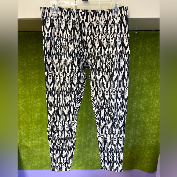 H&M black and cream pattern Leggings - Picture 1 of 5